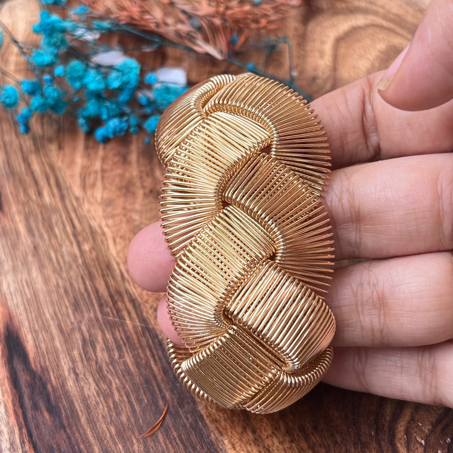 Korean stretchable bracelet