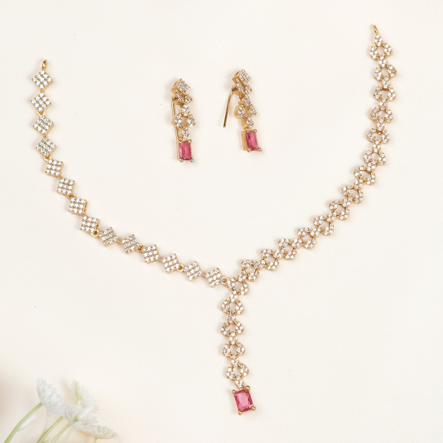 Sreya Sleak Necklace