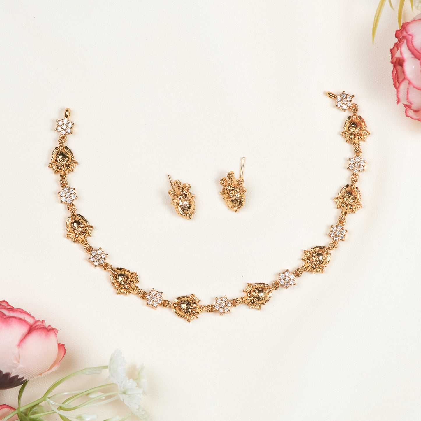 Gaani Elephant pattern sleek necklace
