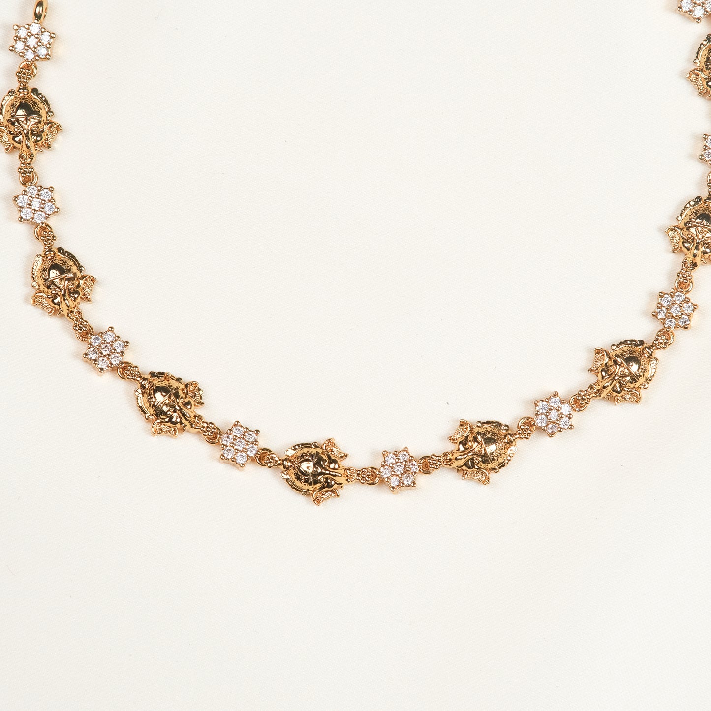Gaani Elephant pattern sleek necklace