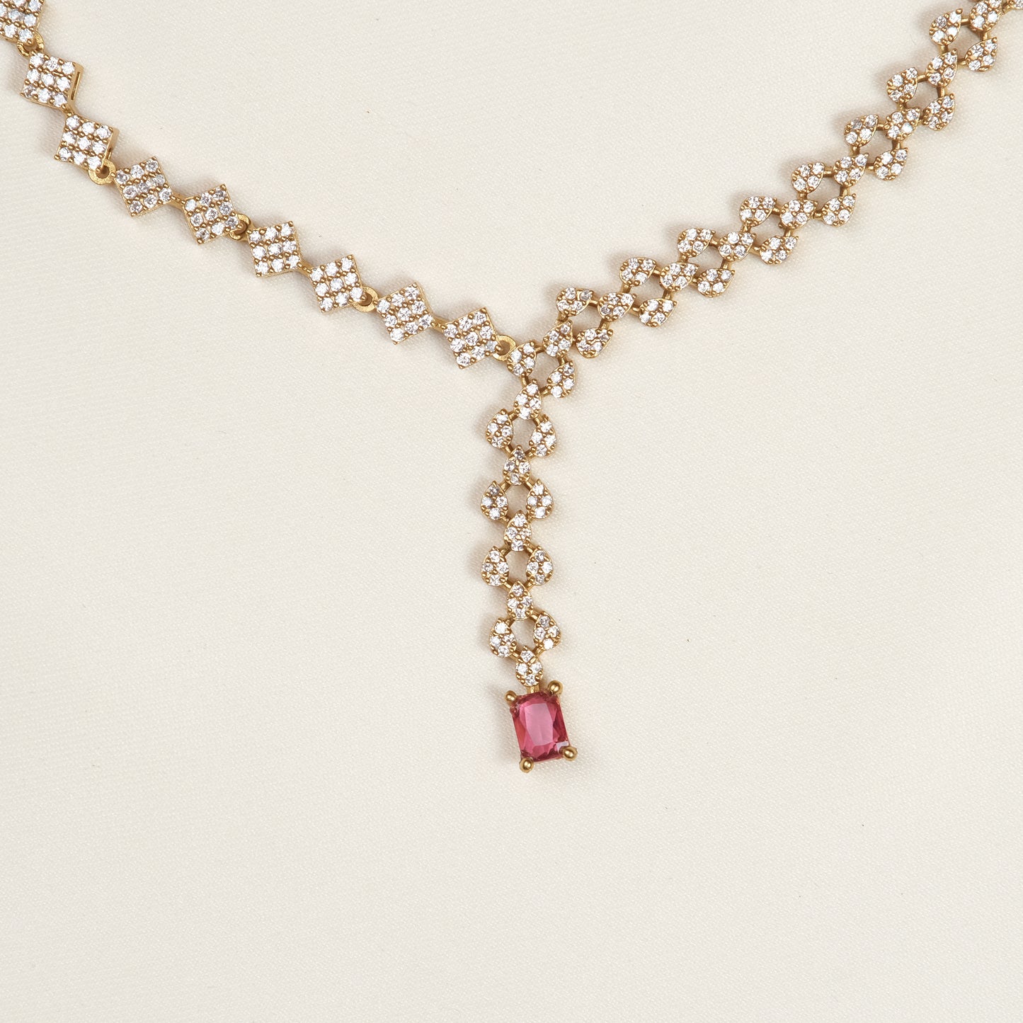 Sreya Sleak Necklace